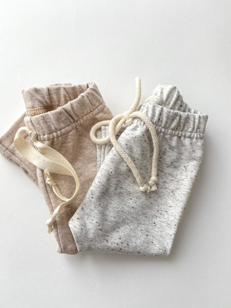 beżowe legginsy dla dziecka