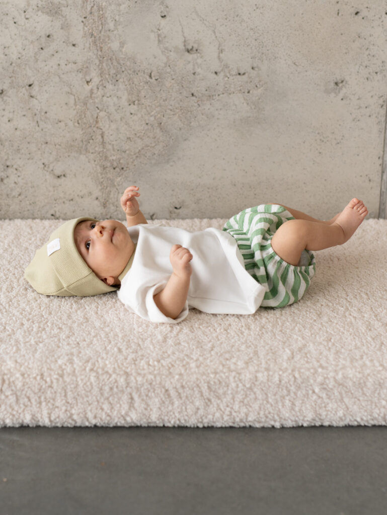 zielona czapka dla niemowlaka na lato i zimę handmade