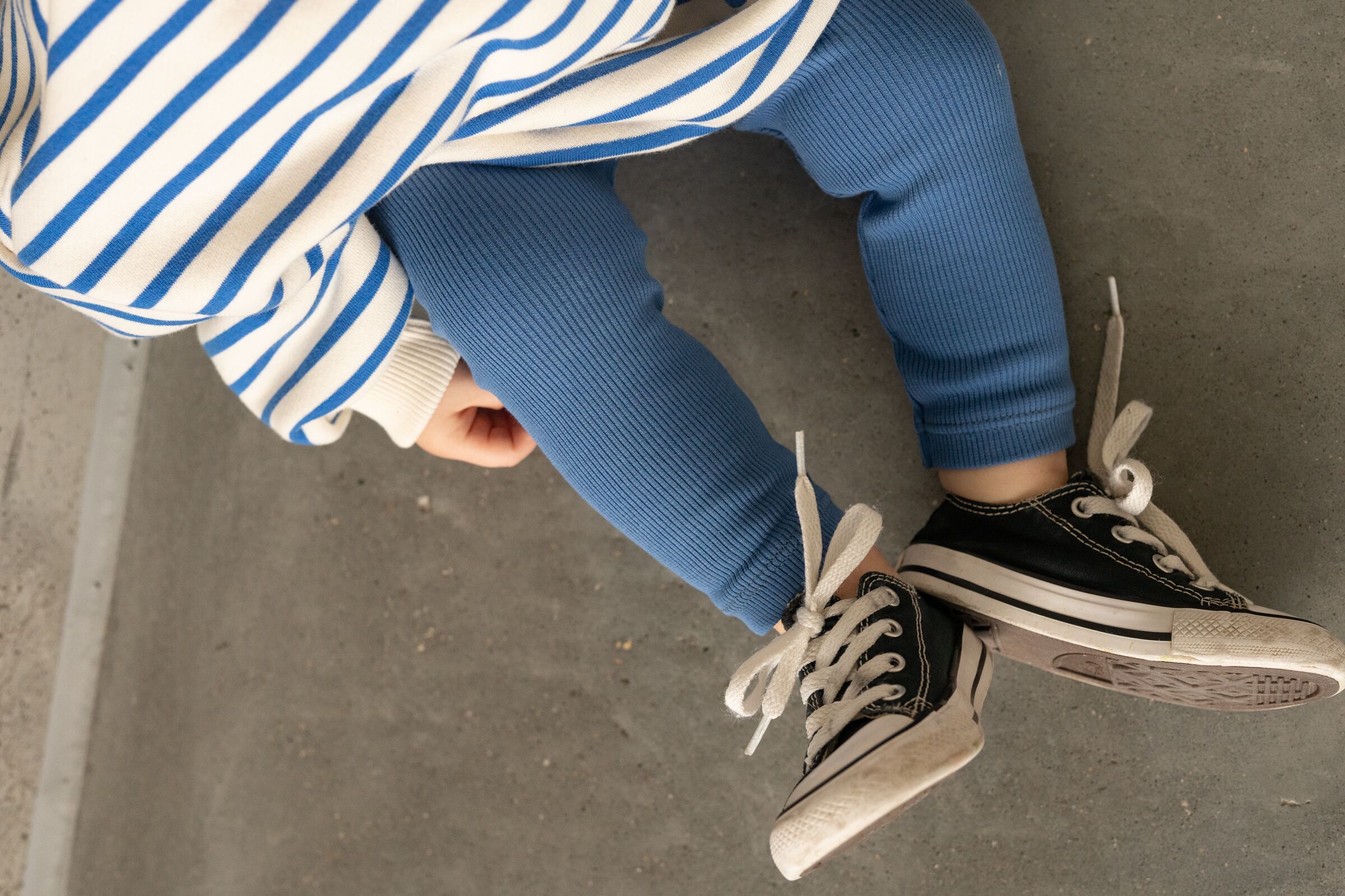 klasyczne bawełniane niebieskie legginsy dla dziewczynki lub chłopca handmade