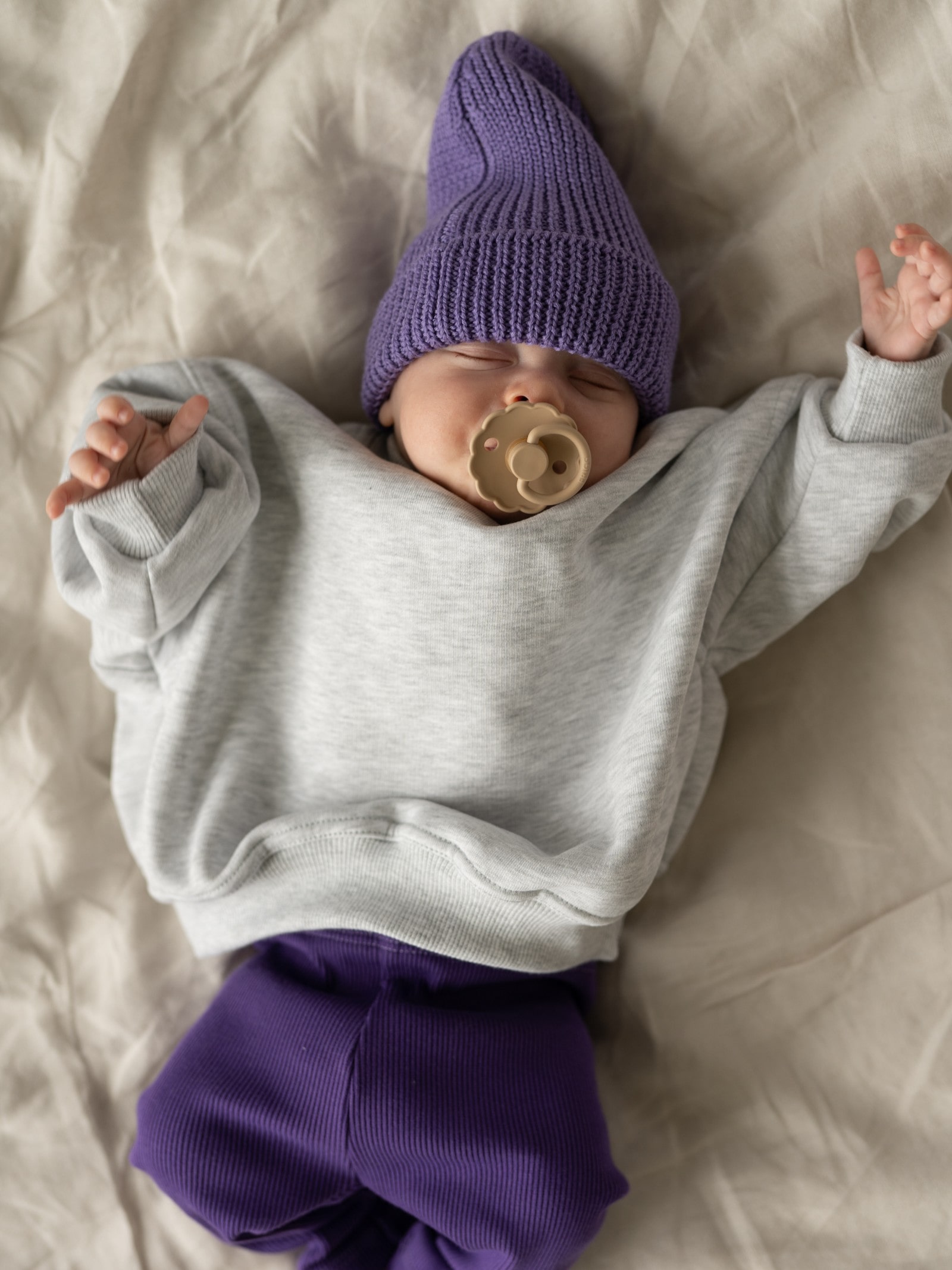 szara bluza dla niemowlaka oversize