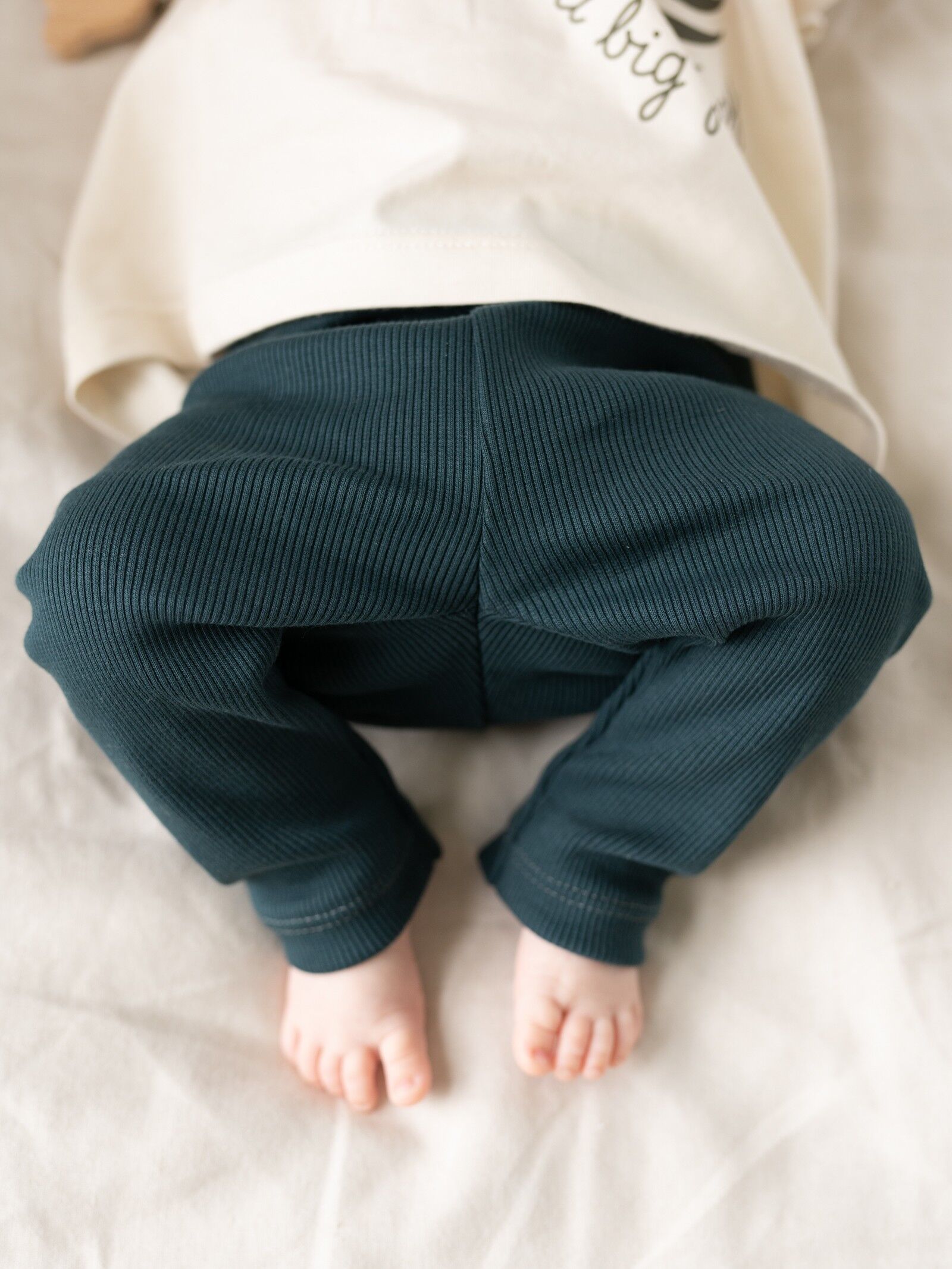 ciemnozielone legginsy dla niemowlaka