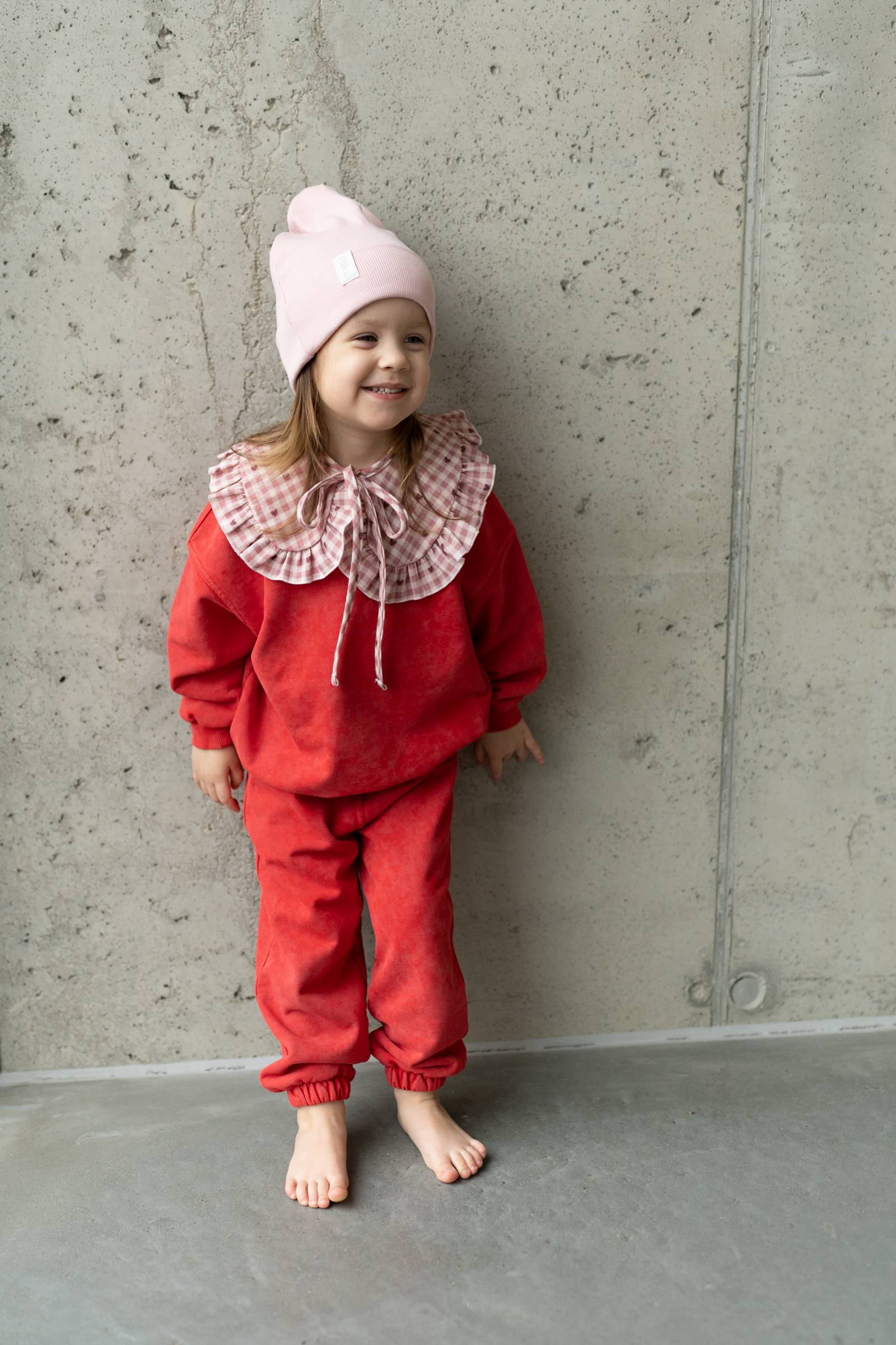 Joggery Helen Red Mini – Bawełniane Spodnie Dziecięce Vintage (WKRÓTCE NA SKLEPIE) - obrazek 8