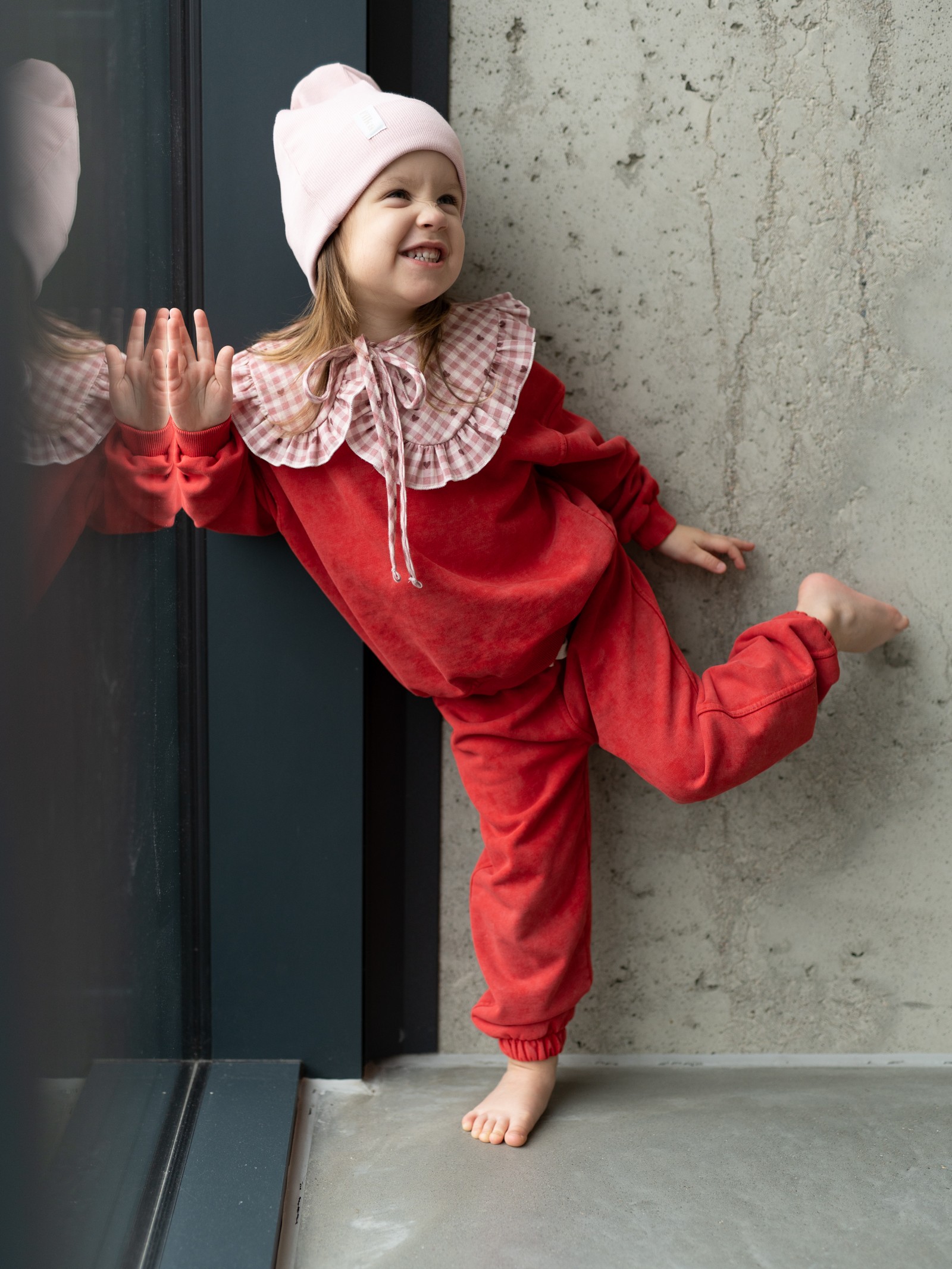 Joggery Helen Red Mini – Bawełniane Spodnie Dziecięce Vintage (WKRÓTCE NA SKLEPIE) - obrazek 5